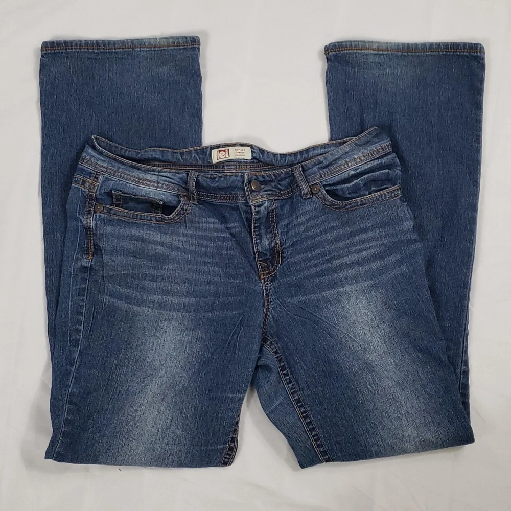 LEI -Ashley' low-rise Bootcut stretchy jeans - Picture 1 of 11